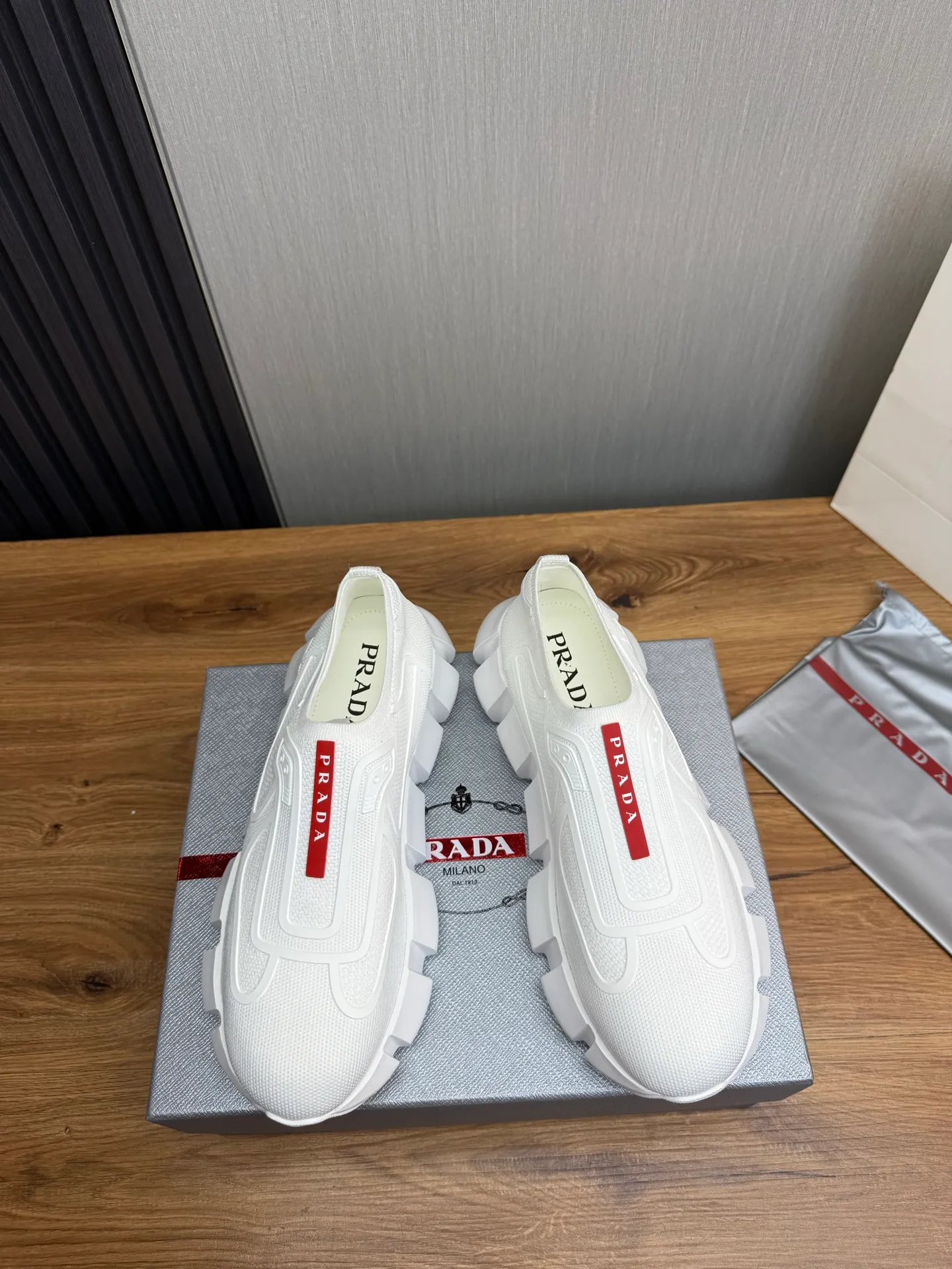 Men's shoes 💰580💰 [PRADA] Popular men's shoes shipped 👏Official website synchronized ⬆️Original fly-woven fabric + cowhide lining, 1⃣️:1⃣️reproduction, original sole, 38-45 (45. Customized, non-refundable)
